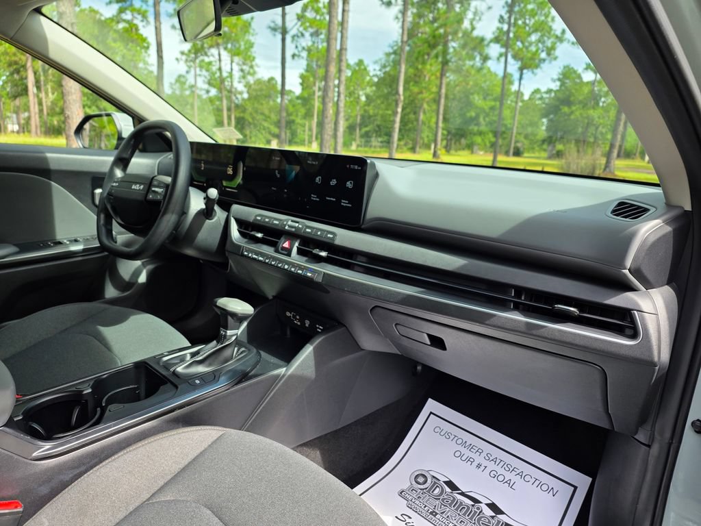 2025 Kia K4 LXS - Photo 23