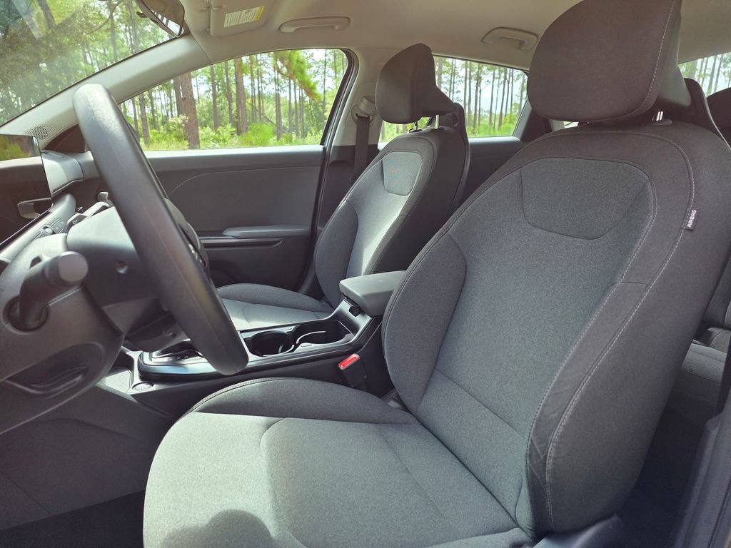 2025 Kia K4 LXS - Photo 13