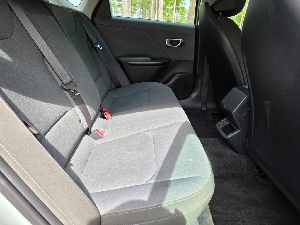 2025 Kia K4 LXS - Photo 19