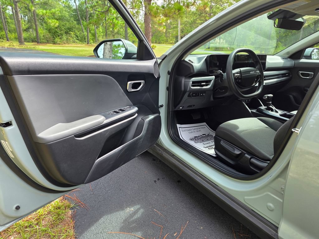 2025 Kia K4 LXS - Photo 9