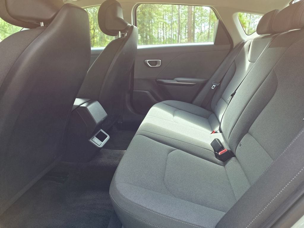 2025 Kia K4 LXS - Photo 14