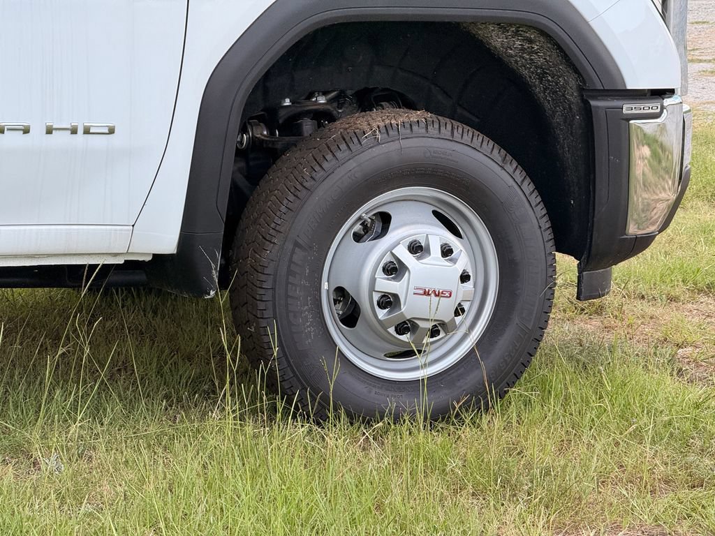 2025 GMC Sierra 3500 Chassis Cab Pro - Photo 11