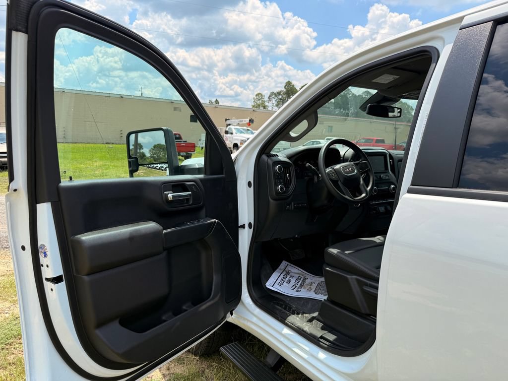 2025 GMC Sierra 3500 Chassis Cab Pro - Photo 12