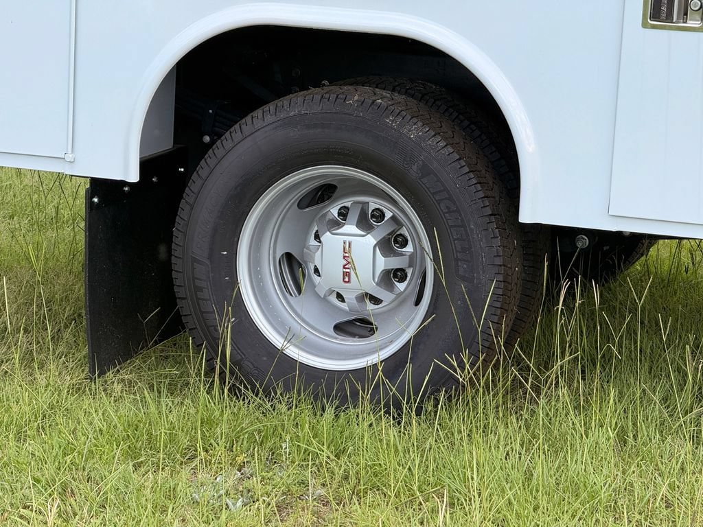 2025 GMC Sierra 3500 Chassis Cab Pro - Photo 10