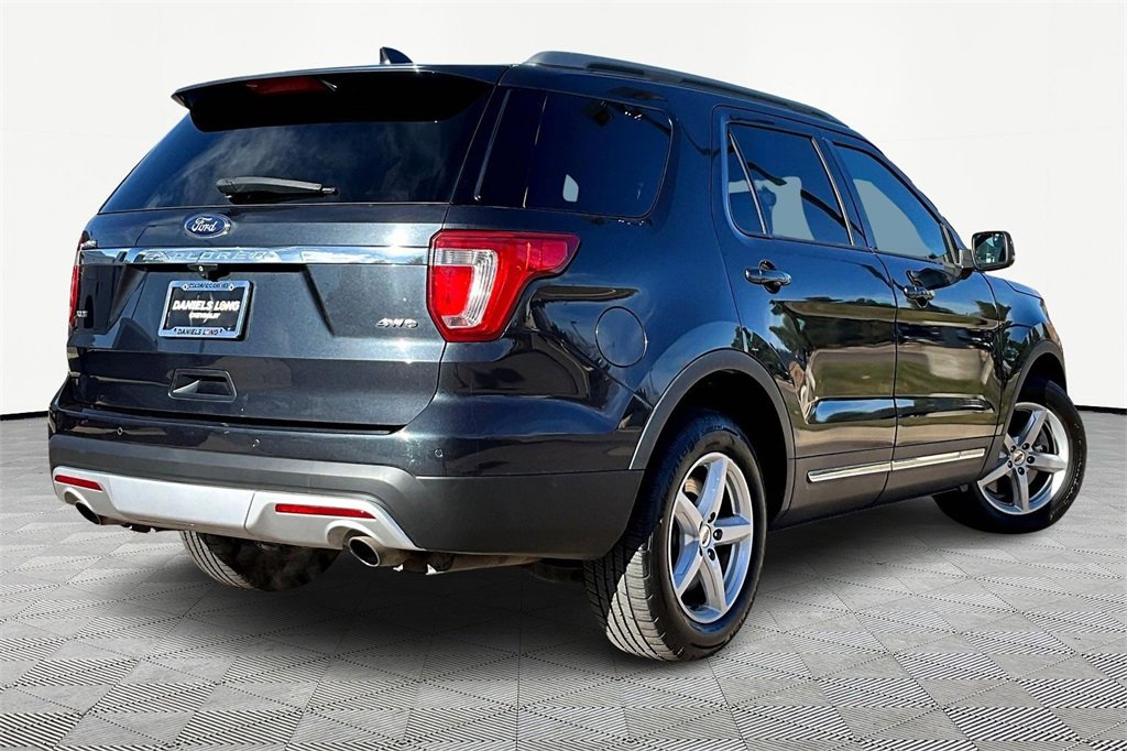 2017 Ford Explorer XLT photo 2