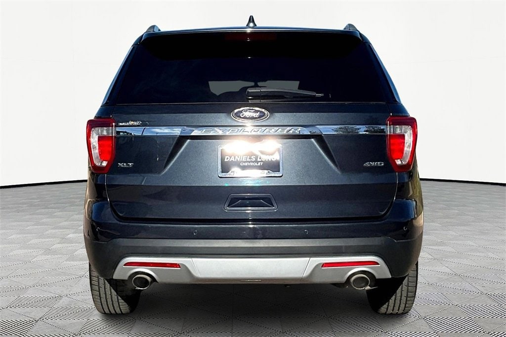 2017 Ford Explorer XLT photo 4