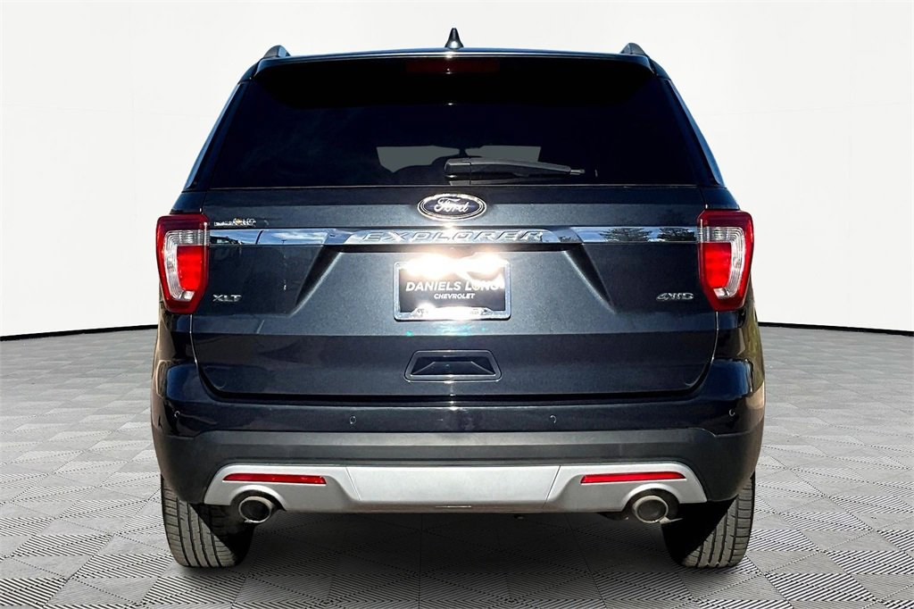 2017 Ford Explorer XLT photo 4