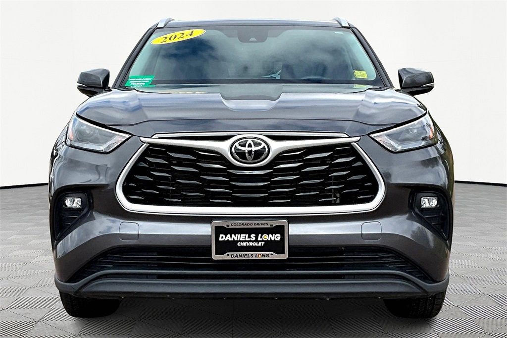 2024 Toyota Highlander XLE photo 2