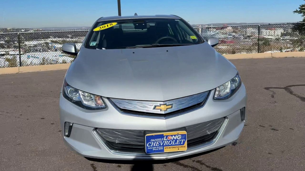 2018 Chevrolet Volt LT photo 3