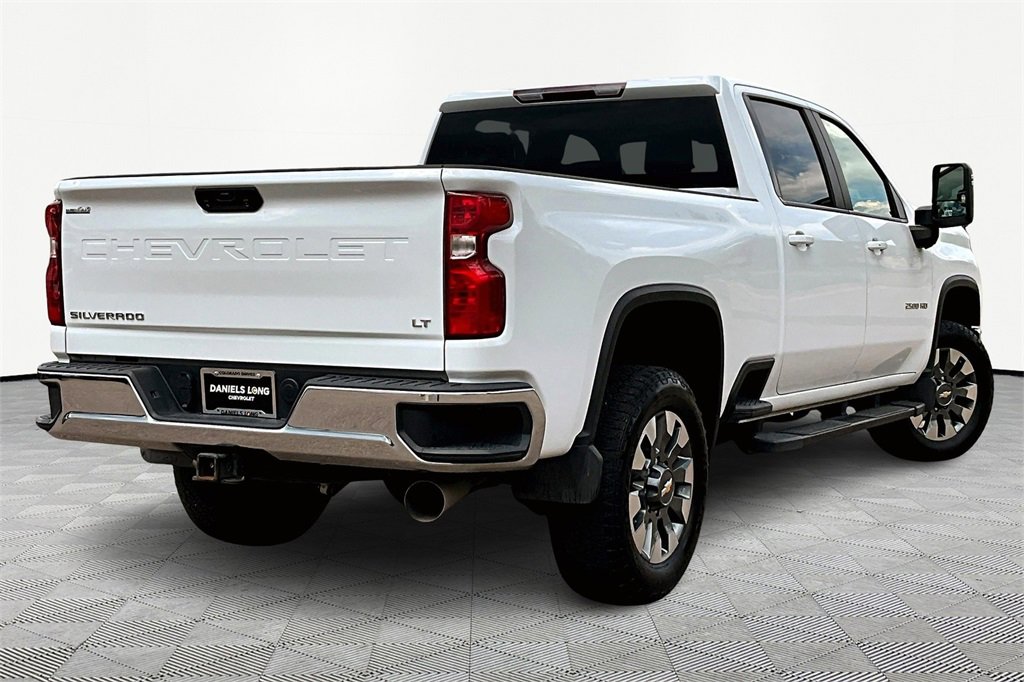 2024 Chevrolet Silverado 2500HD LT photo 2