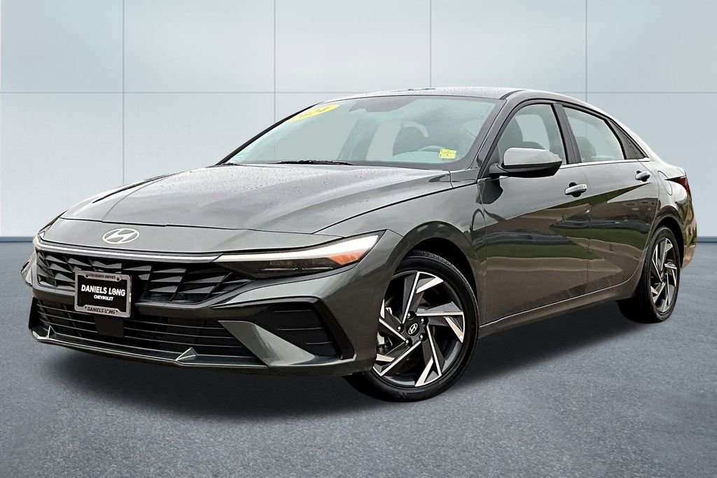 2024 Hyundai Elantra SEL's photo