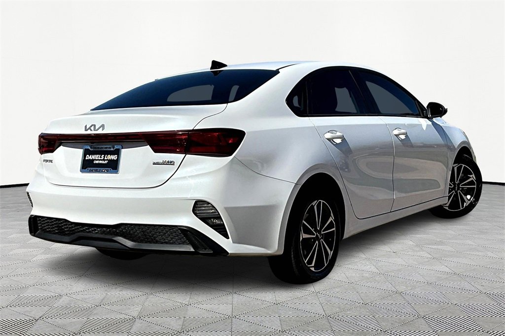 2024 Kia Forte LXS photo 2