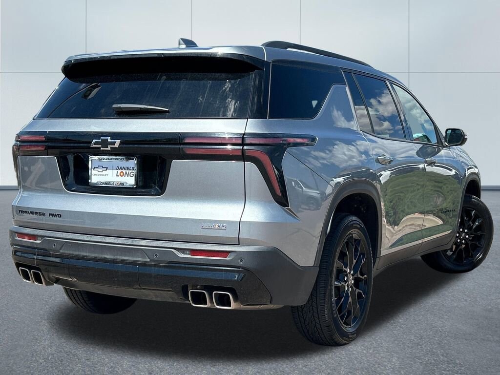 Used 2025 Chevrolet Traverse LT SUV