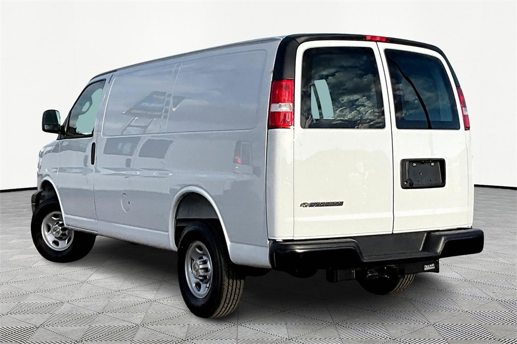 2025 Chevrolet Express Cargo 2500 photo 3