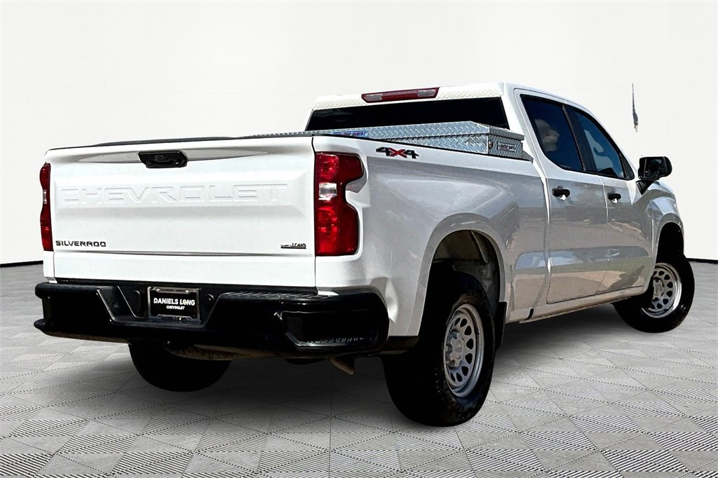 2024 Chevrolet Silverado 1500 photo 2