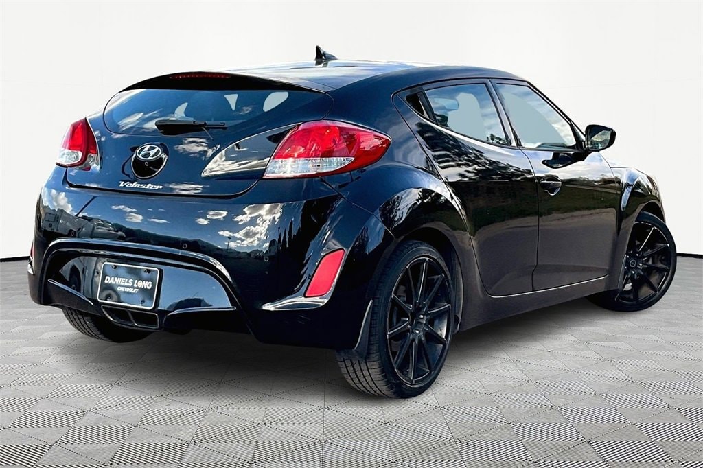 Used 2013 Hyundai Veloster Base w/Black Hatchback