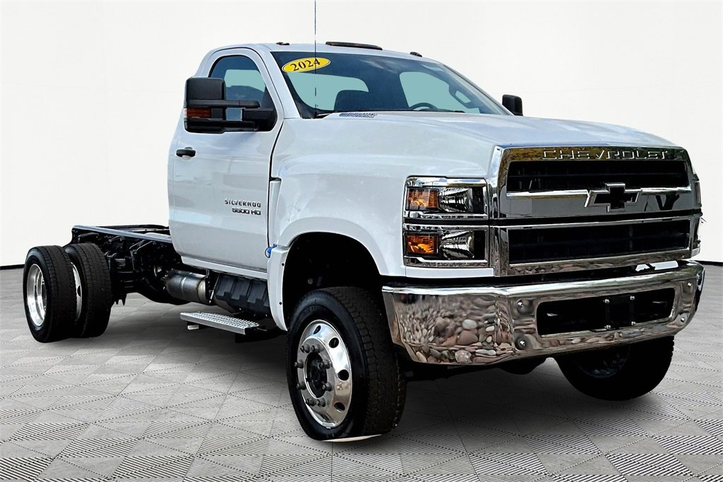 2024 Chevrolet Silverado 5500HD Work Truck photo 2