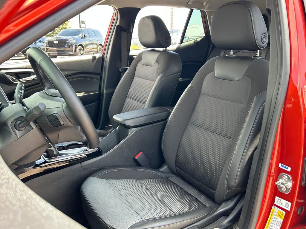 2024 Chevrolet Trax LT - Photo 16