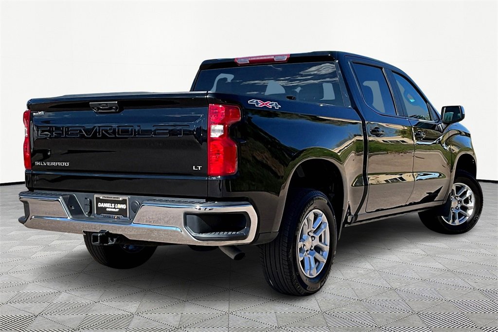 2023 Chevrolet Silverado 1500 LT photo 2
