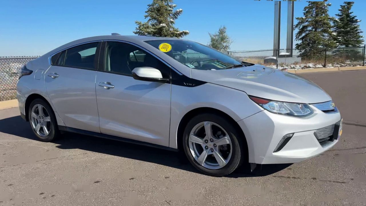 2018 Chevrolet Volt LT photo 2