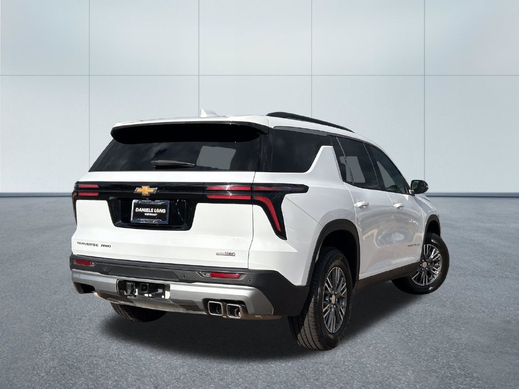 Used 2025 Chevrolet Traverse LT SUV