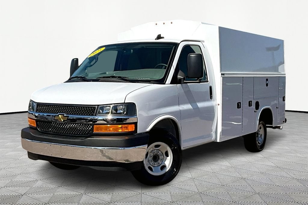 2025 Chevrolet Express Cutaway