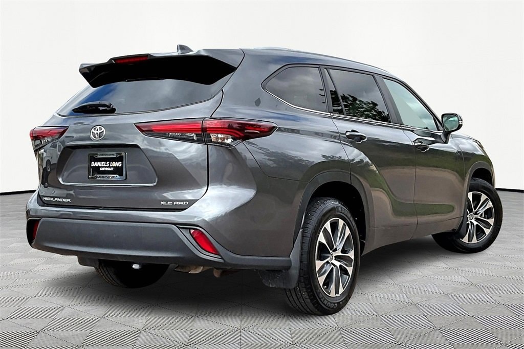 Used 2024 Toyota Highlander XLE SUV