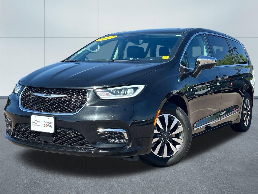 2022 Chrysler Pacifica Hybrid Limited Hybrid's photo