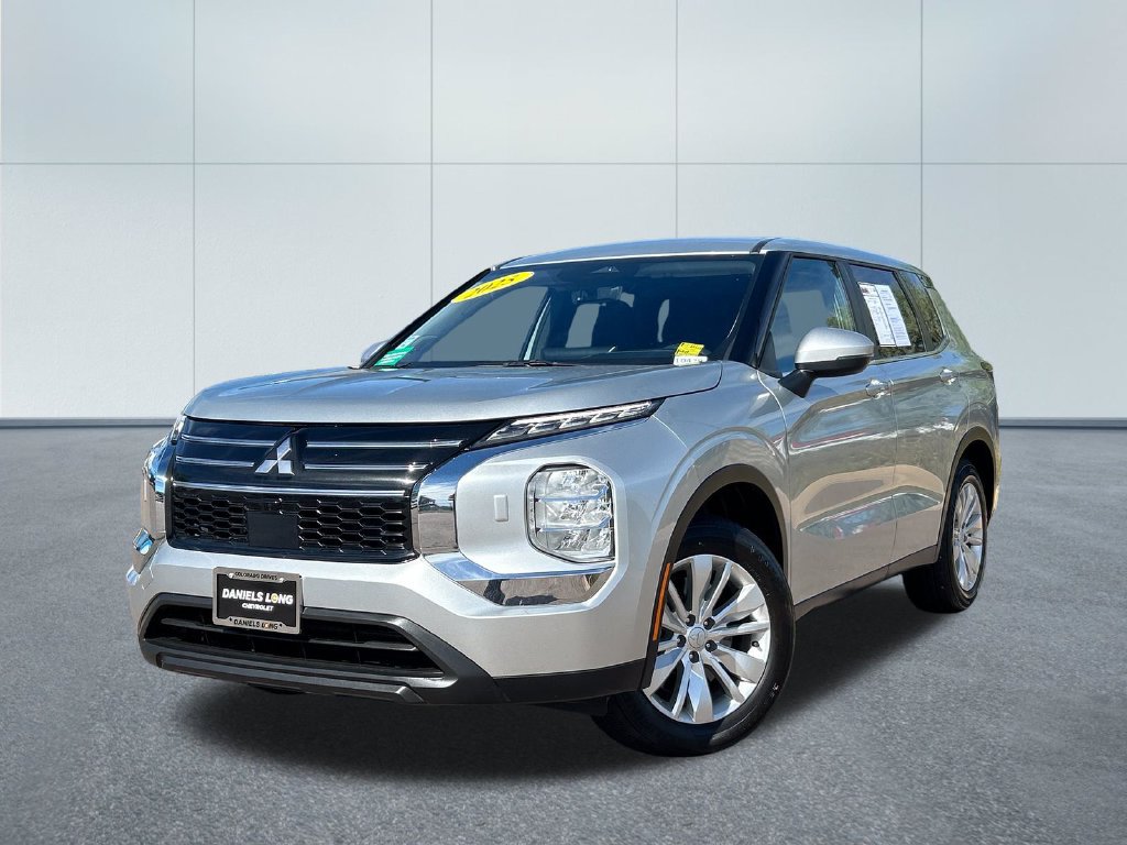 2025 Mitsubishi Outlander ES