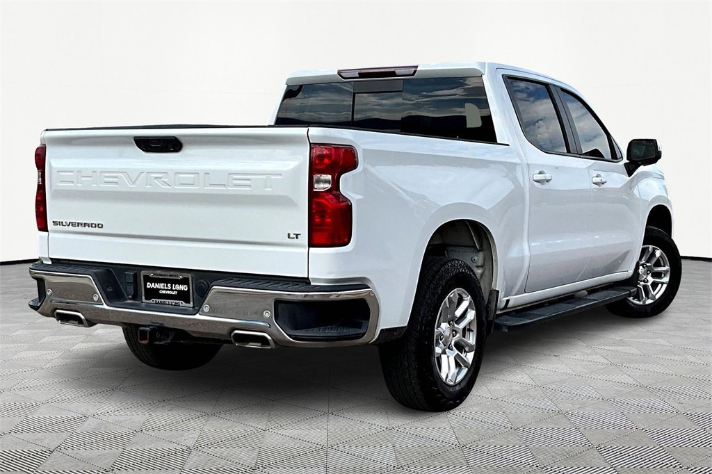 2024 Chevrolet Silverado 1500 LT photo 2