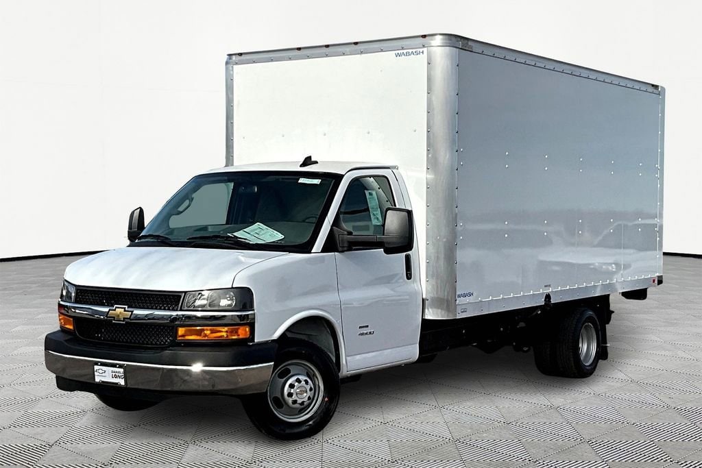 2024 Chevrolet Express Cutaway Base's photo