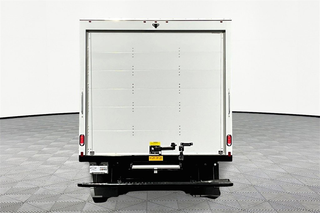 2024 Chevrolet Express Cutaway photo 4