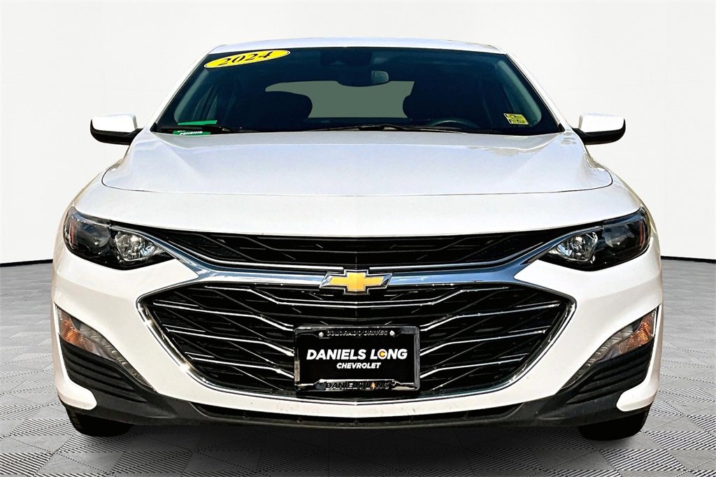 2024 Chevrolet Malibu 1LT photo 2