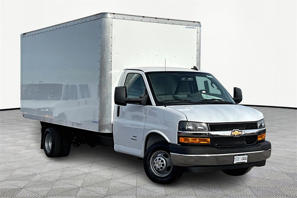 2024 Chevrolet Express Cutaway photo 2