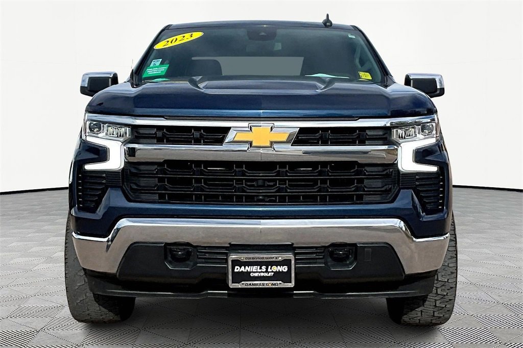 2023 Chevrolet Silverado 1500 LT photo 2
