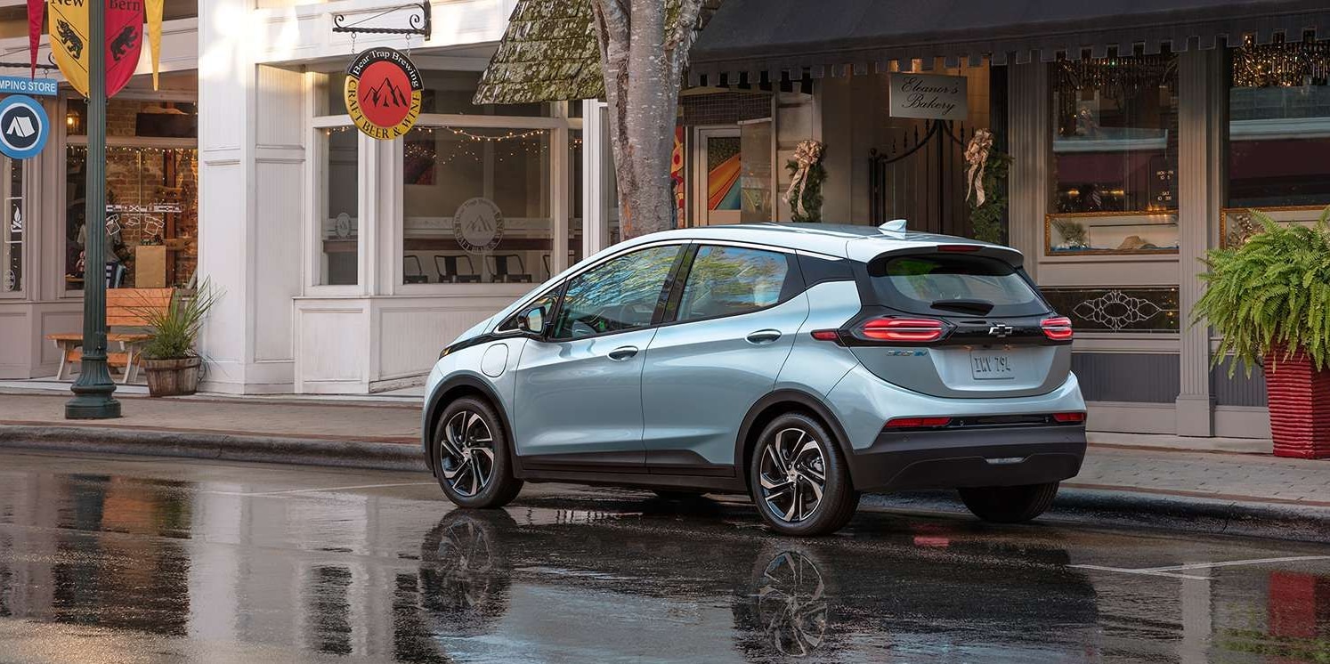 2023-chevy-bolt-parked-on-a-city-street.PNG