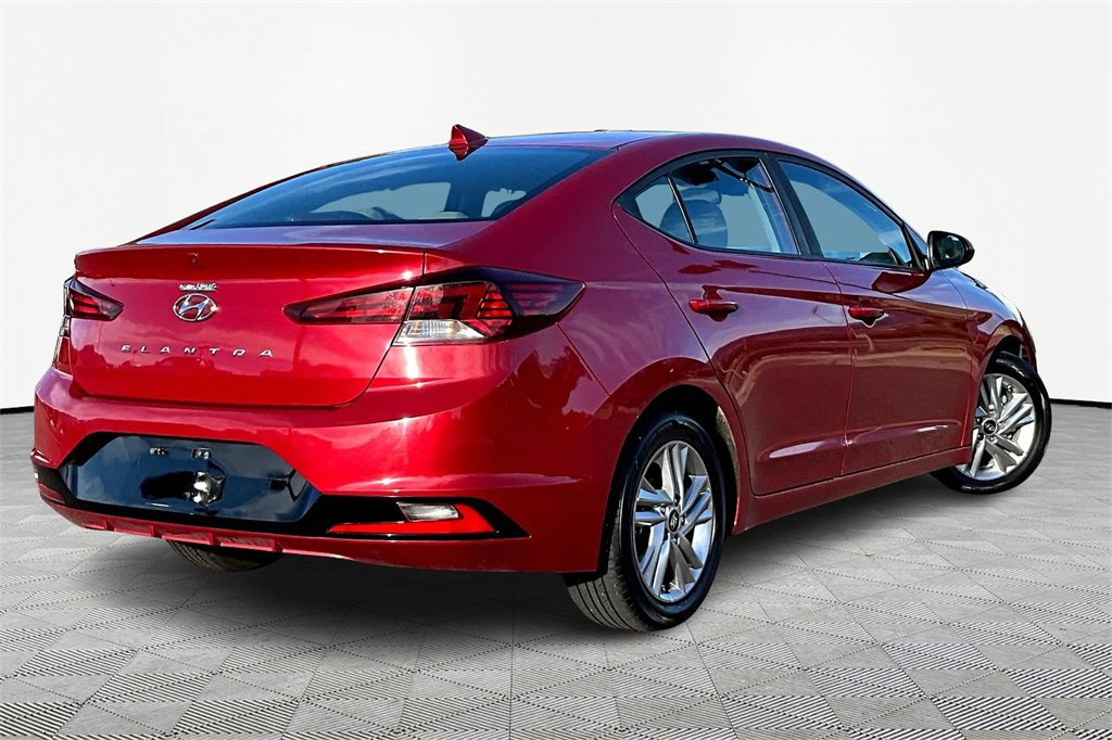 2020 Hyundai Elantra SEL photo 2
