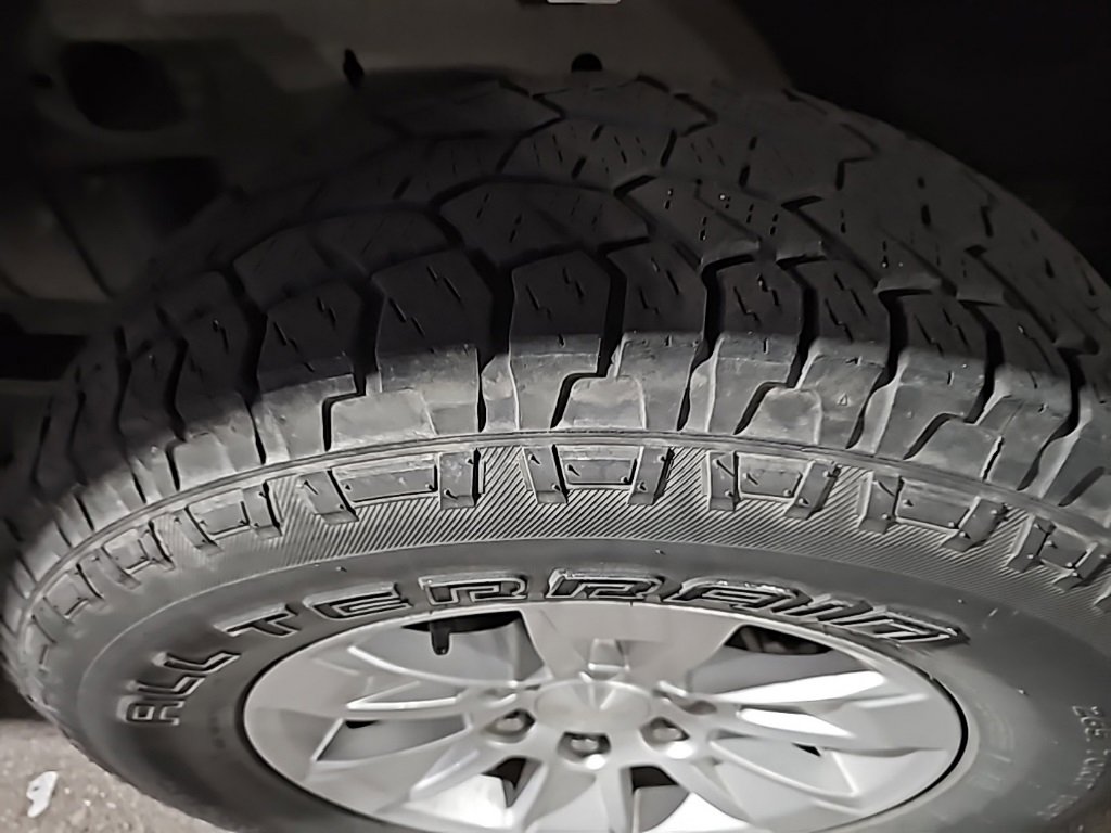 2019 Chevrolet Silverado 1500 LT photo 3