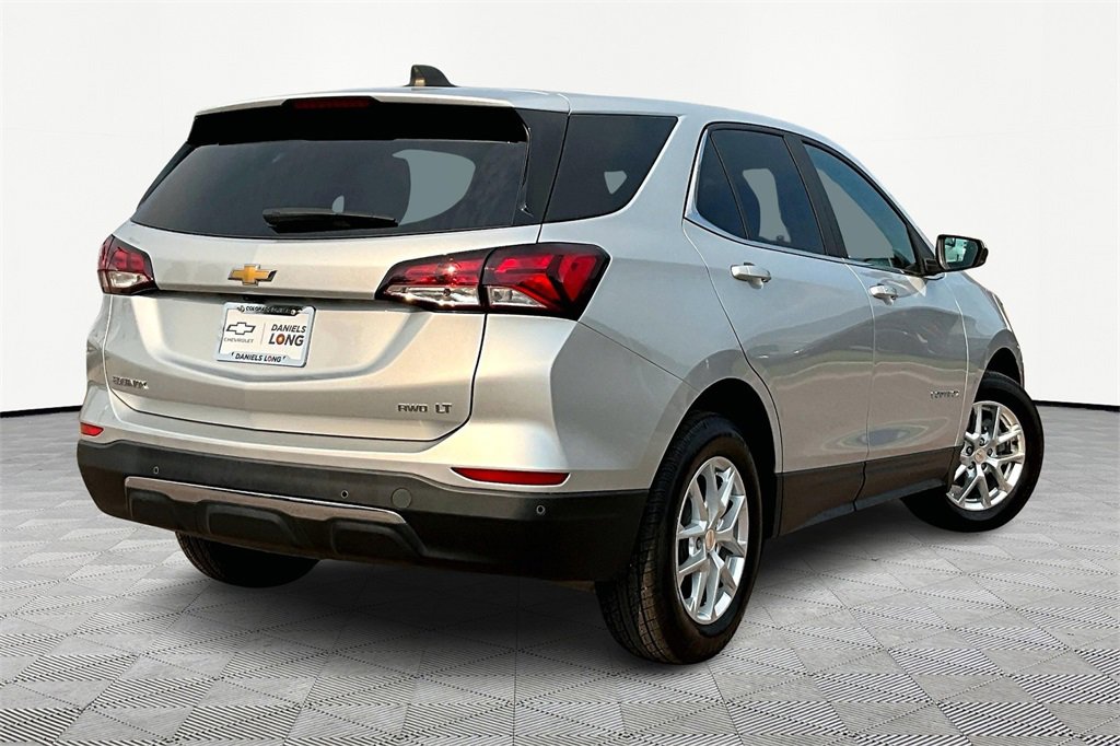 2022 Chevrolet Equinox LT photo 2
