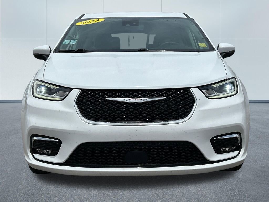 Used 2023 Chrysler Pacifica Touring L