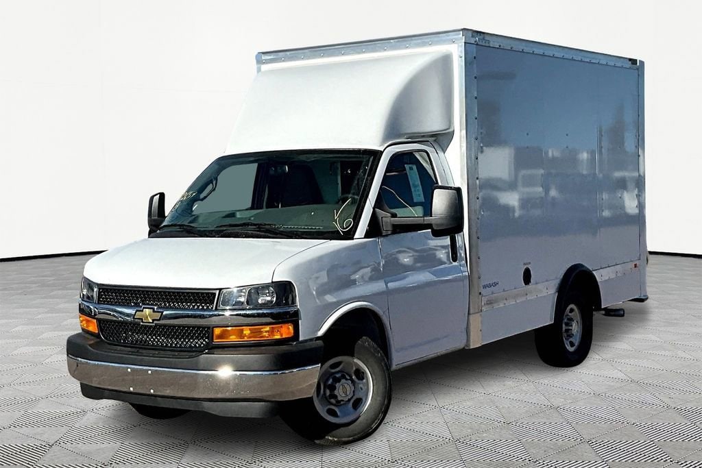 2024 Chevrolet Express Cutaway Base's photo
