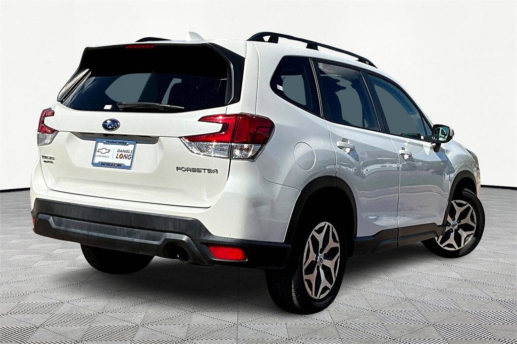 2022 Subaru Forester Premium photo 2