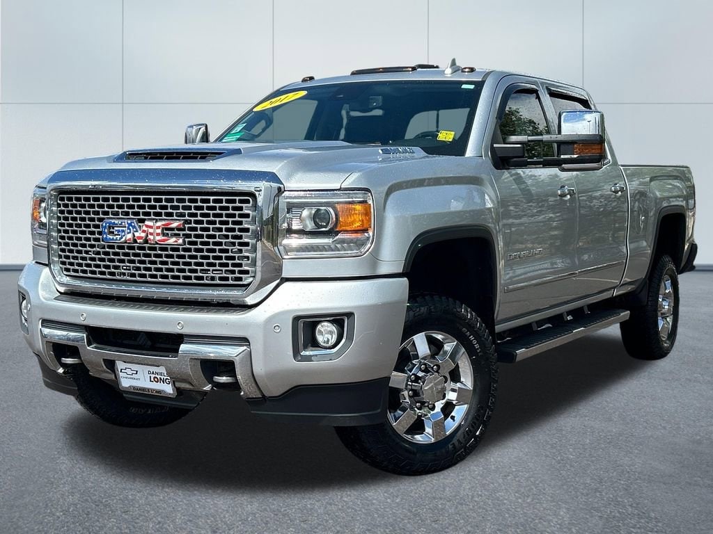 2017 GMC Sierra 4WD Crew Cab Standard Box Denali's photo