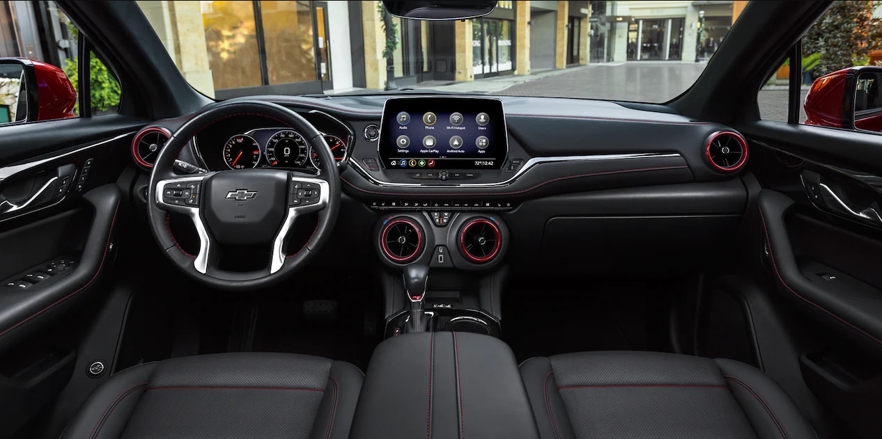 a-view-of-the-dash-of-the-2023-chevy-blazer-4.PNG