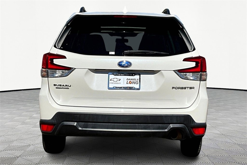 2022 Subaru Forester Premium photo 4