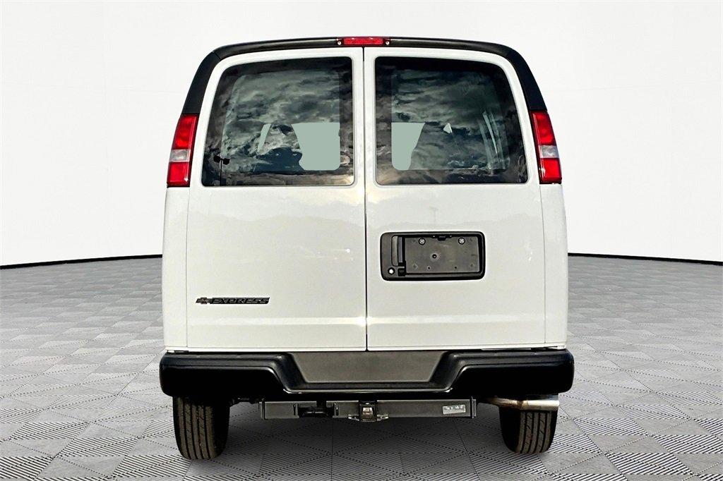 2025 Chevrolet Express Cargo 2500 photo 4