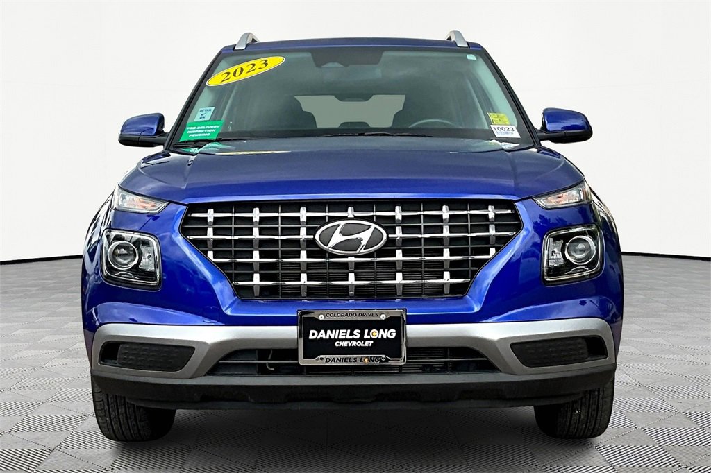 2023 Hyundai Venue SEL photo 3