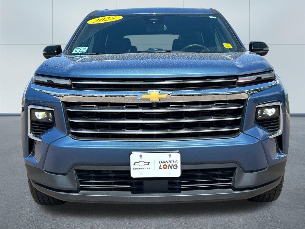 Used 2025 Chevrolet Traverse LT SUV
