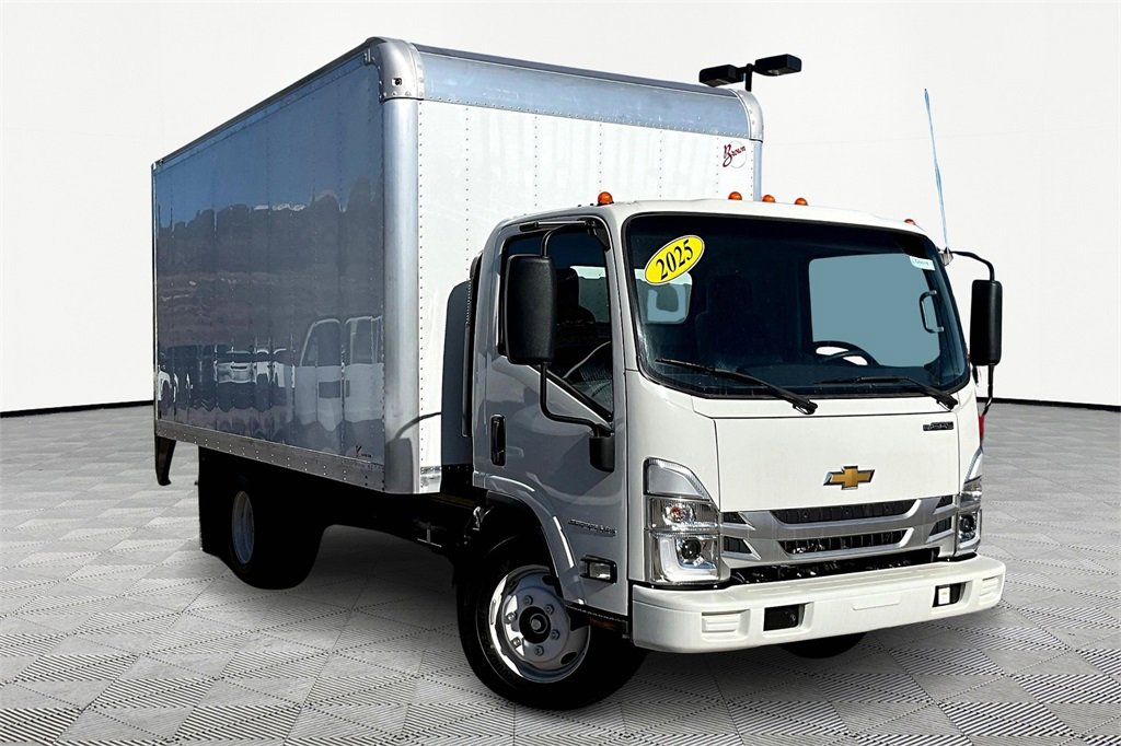 2025 Chevrolet Silverado 4500HD photo 2