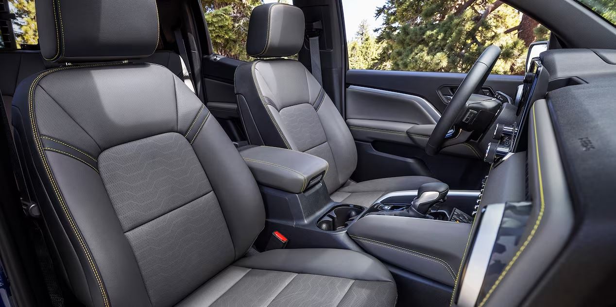 An interior view of the new Chevy Colorado.